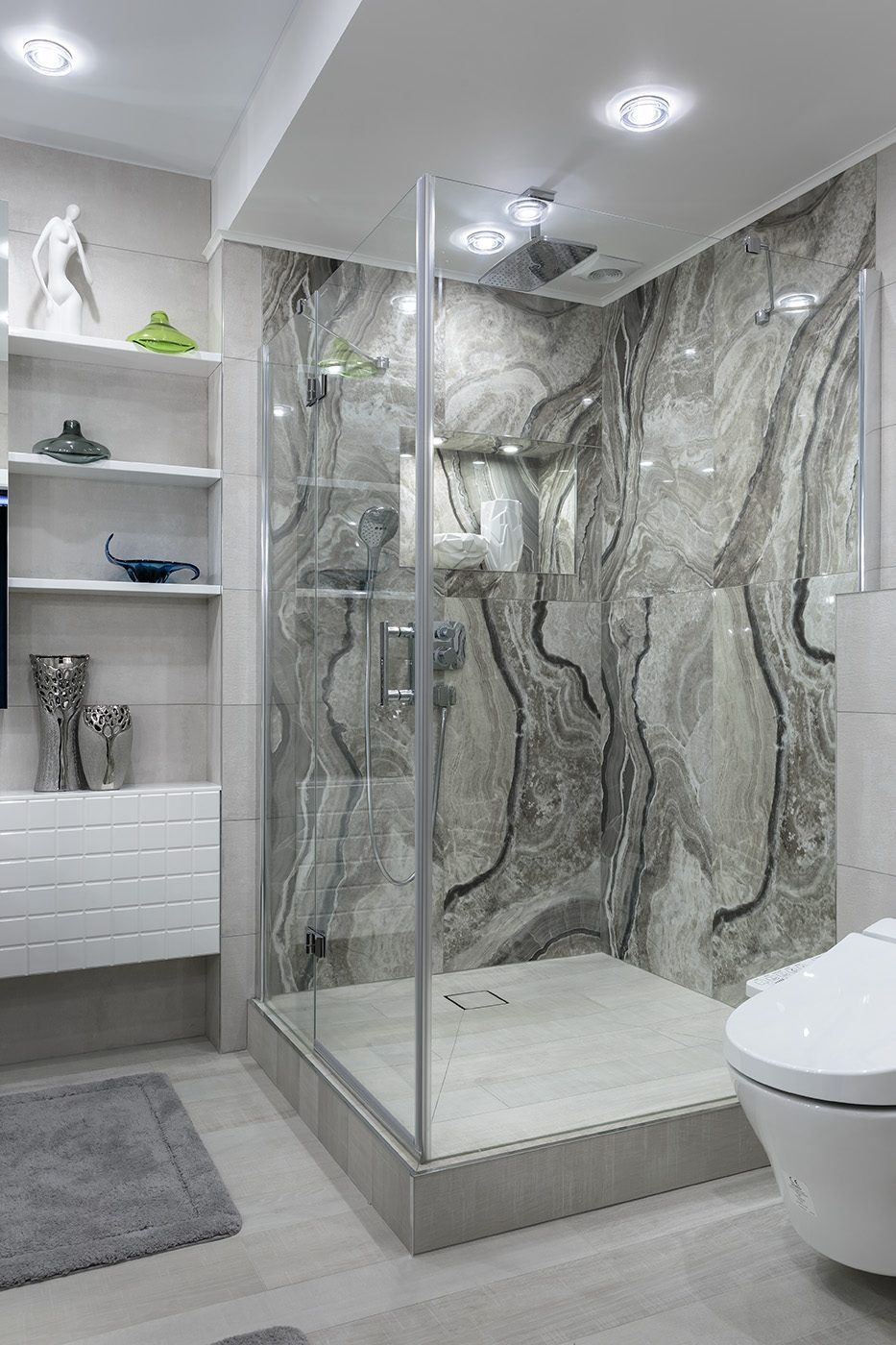 Дизайн интерьера ванной комнаты с душевой кабиной