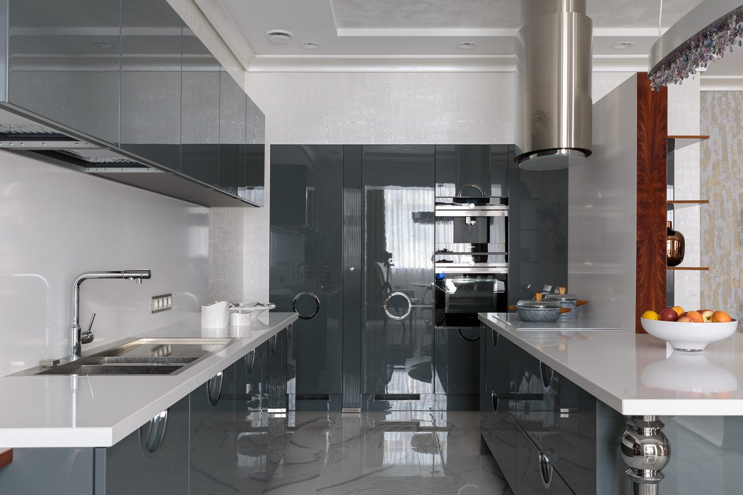 Дизайн интерьера кухни в большой квартире